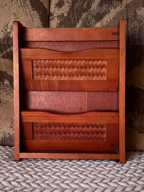 Pomerantz Other - Beautiful Vintage Pomerantz Wood Letter/Mail/Key Holder!